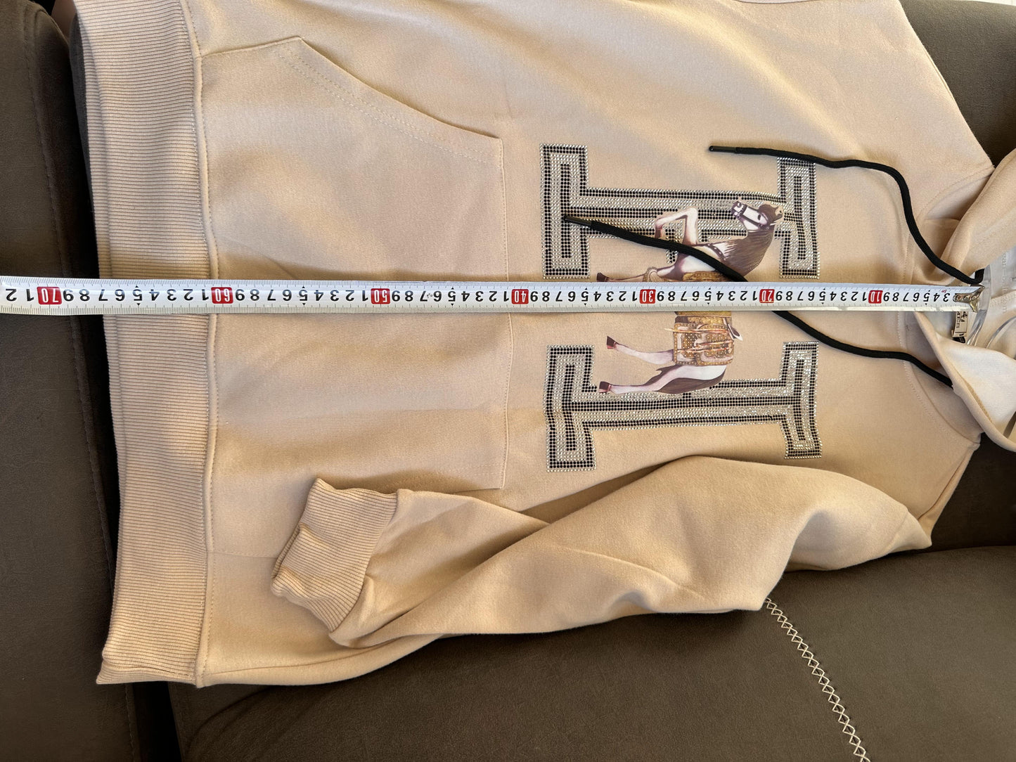 Moletom com capuz bege Hermès com cavalo bordado e monograma "H"