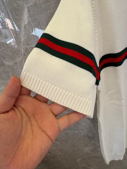 Blusa de malha de manga curta Gucci com logotipo bordado