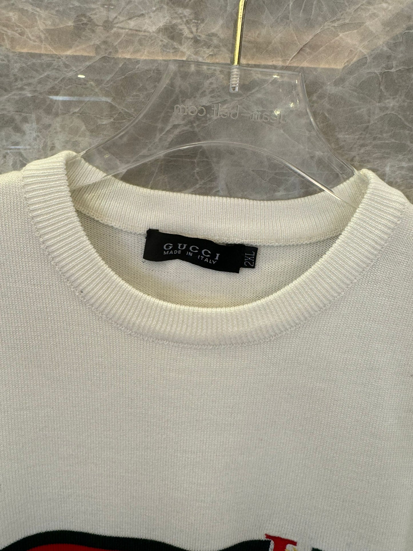 Blusa de malha de manga curta Gucci com logotipo bordado