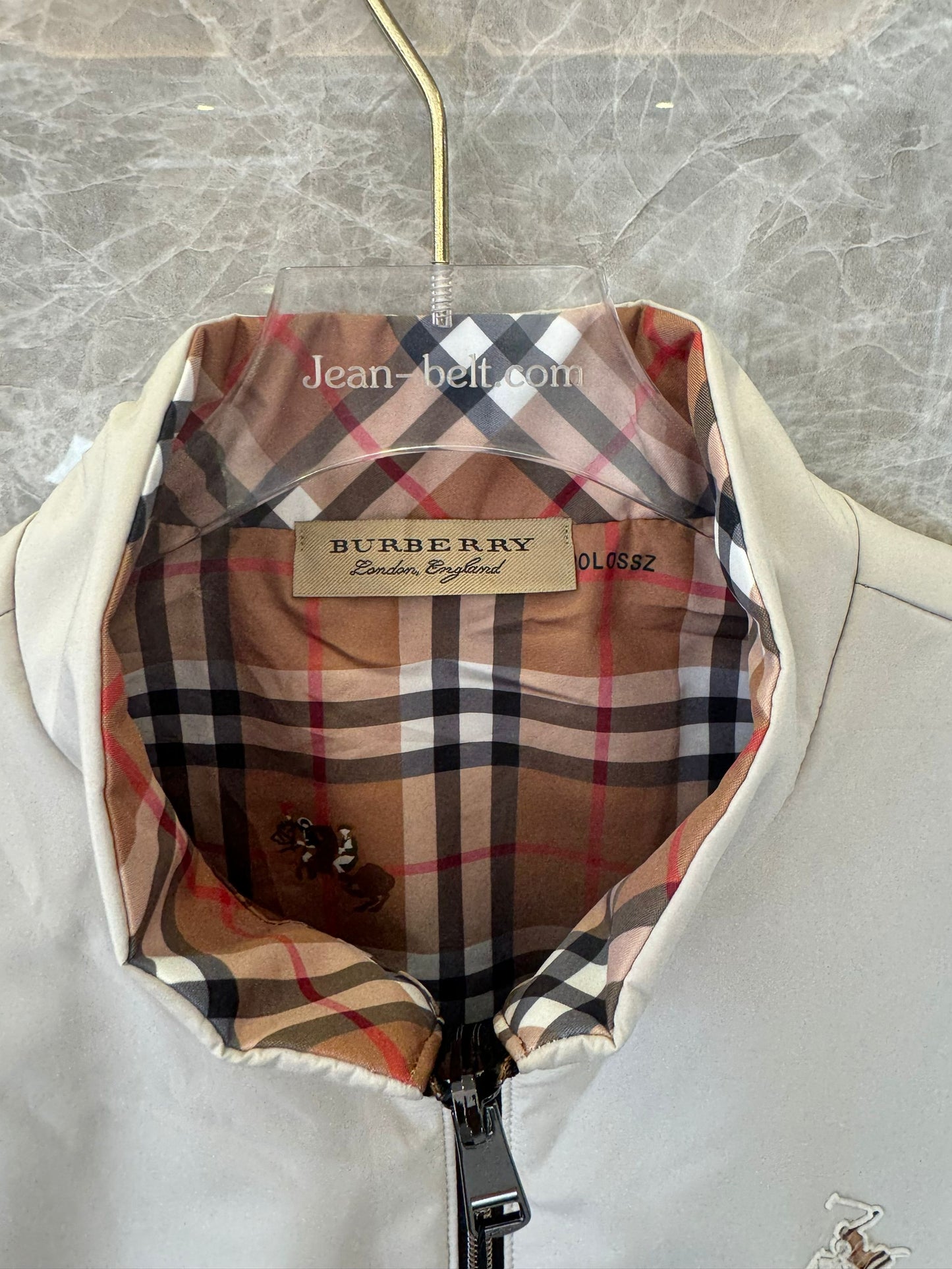 Burberry Lightweight Sleeveless Vest with Vintage Check Lining