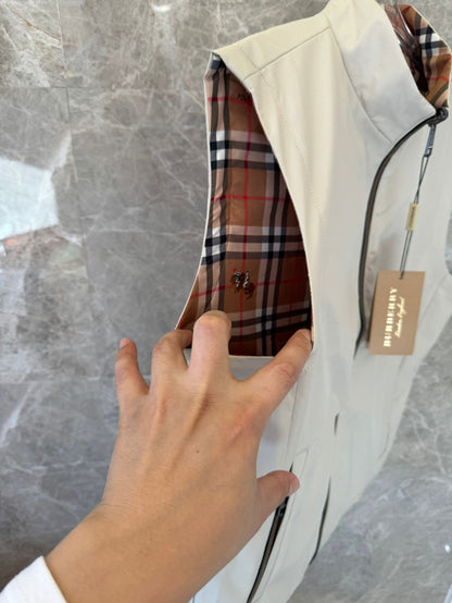 Burberry Lightweight Sleeveless Vest with Vintage Check Lining