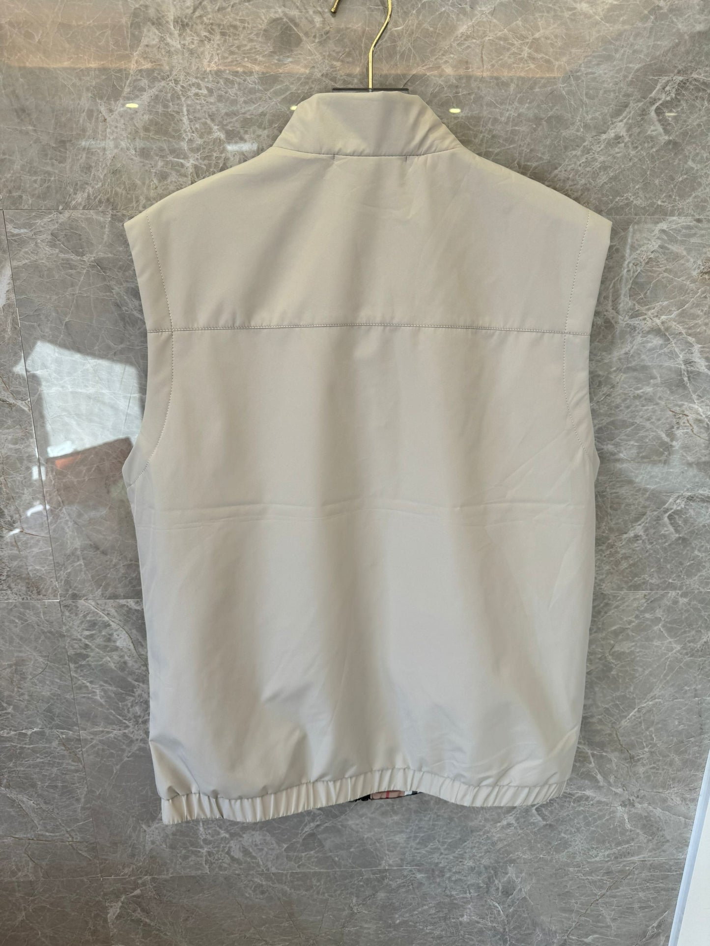 Burberry Lightweight Sleeveless Vest with Vintage Check Lining
