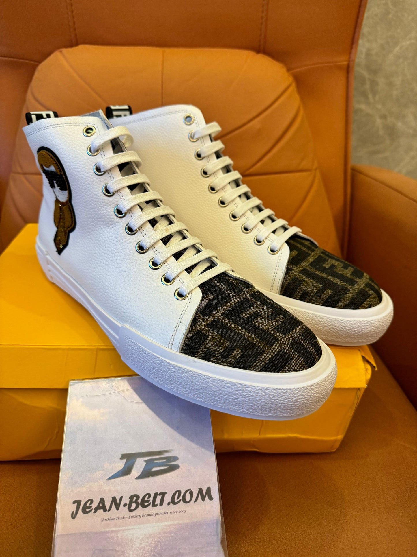 Zapatillas altas colaborativas de Karl Lagerfeld y Fendi