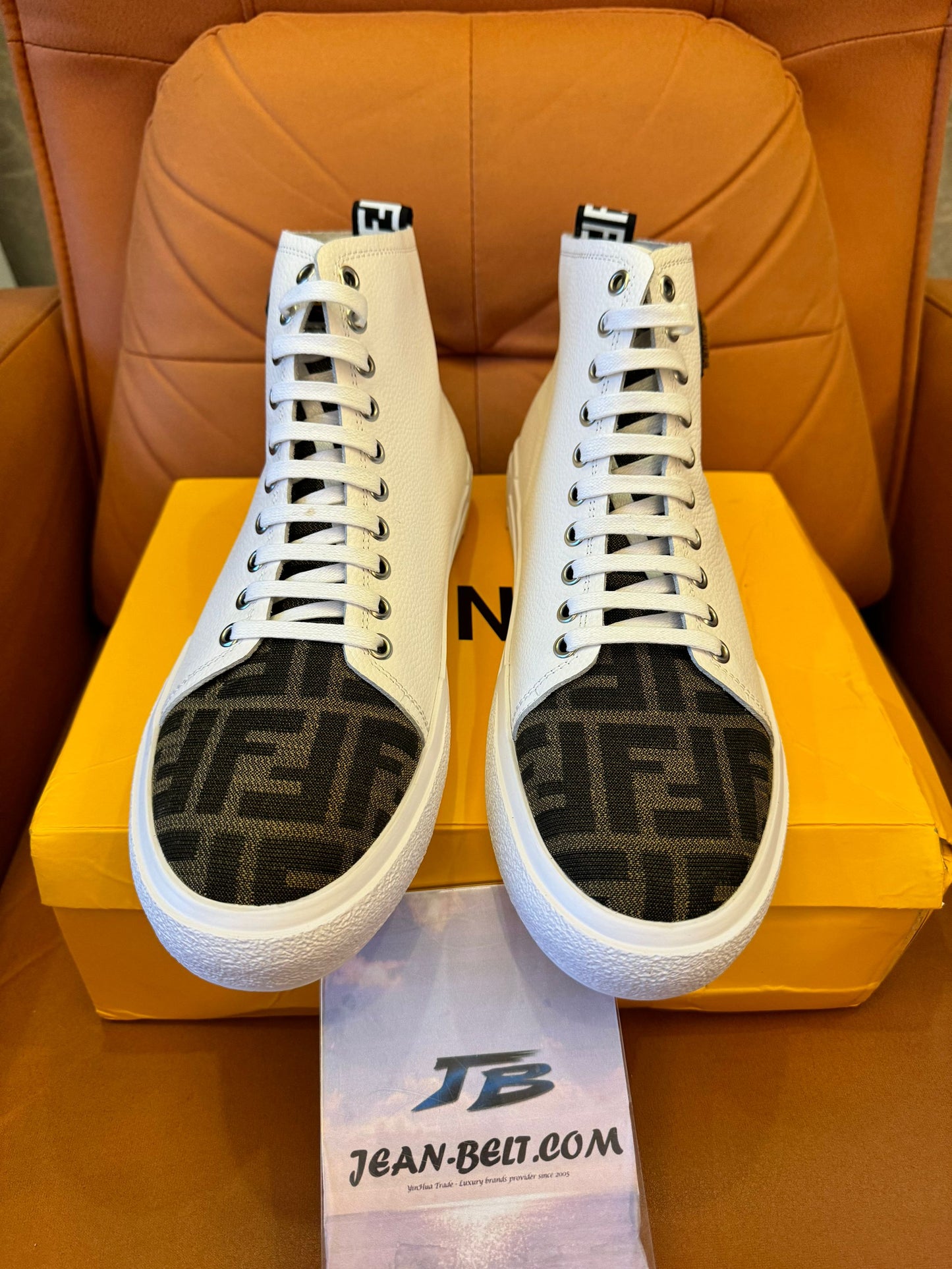 Zapatillas altas colaborativas de Karl Lagerfeld y Fendi