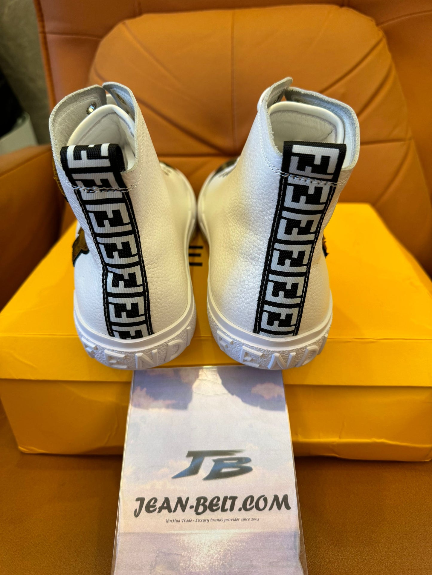 Zapatillas altas colaborativas de Karl Lagerfeld y Fendi