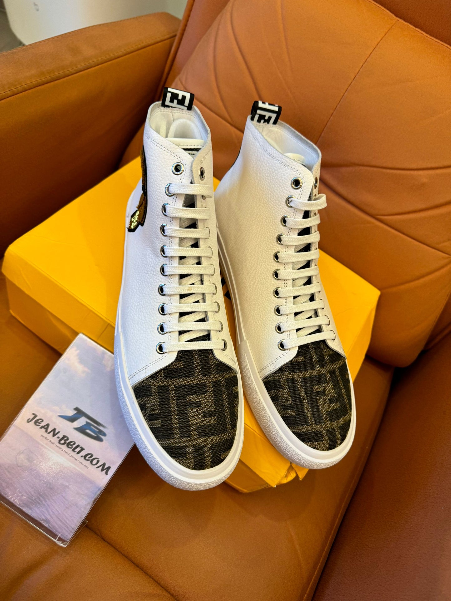 Zapatillas altas colaborativas de Karl Lagerfeld y Fendi