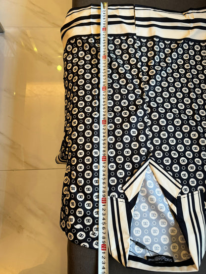 Conjunto de camisa de manga corta y pantalones cortos con monograma de Dolce &amp; Gabbana