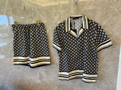 Conjunto de camisa de manga corta y pantalones cortos con monograma de Dolce &amp; Gabbana