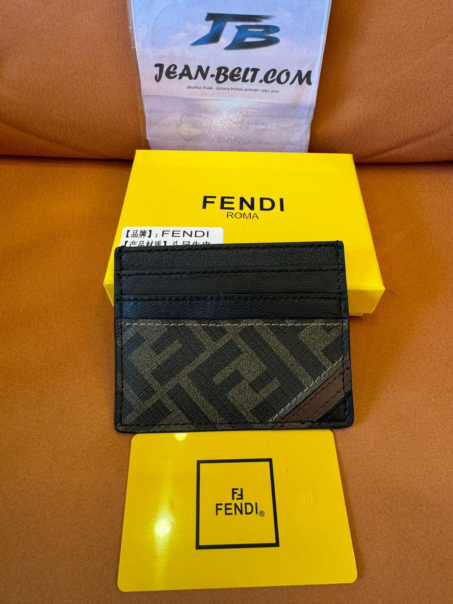 Tarjetero de piel con monograma FF de Fendi