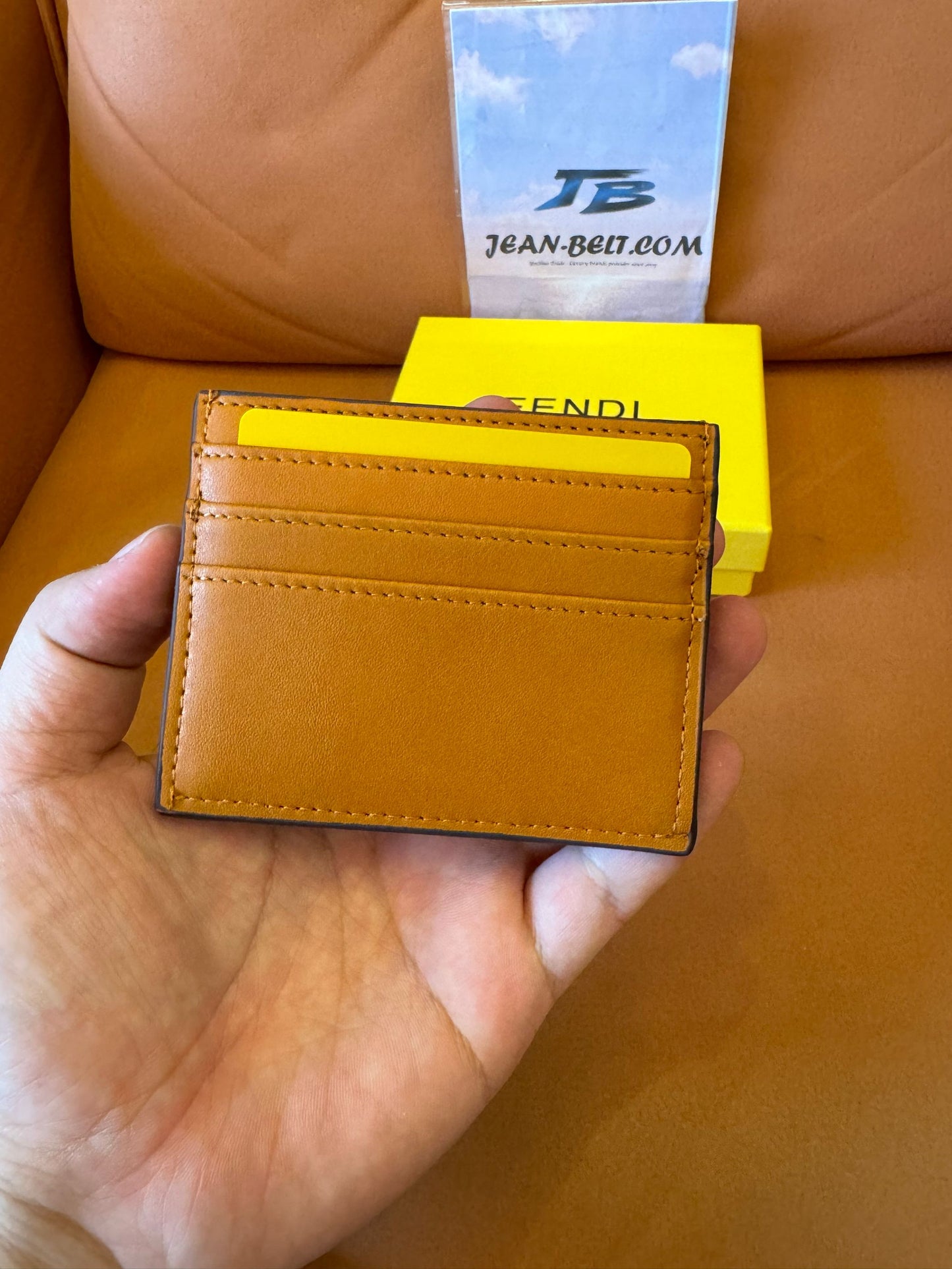 Carteira tripla de couro Fendi Roma – marrom camelo