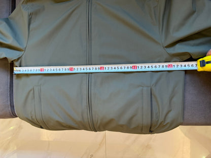 Chaqueta ligera con cremallera verde oliva para hombre de Loro Piana