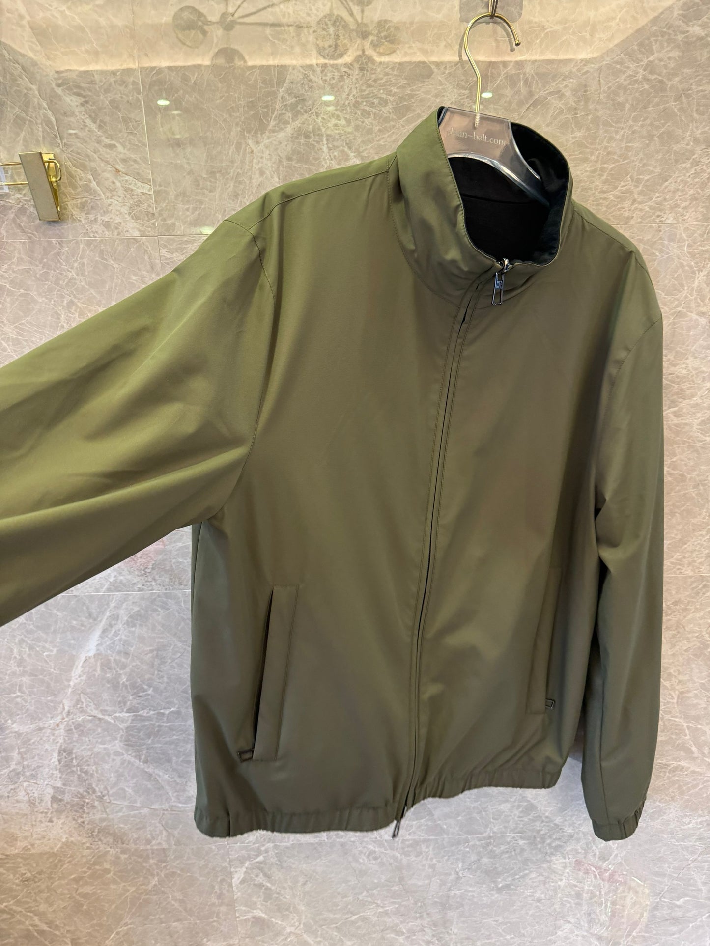 Chaqueta ligera con cremallera verde oliva para hombre de Loro Piana