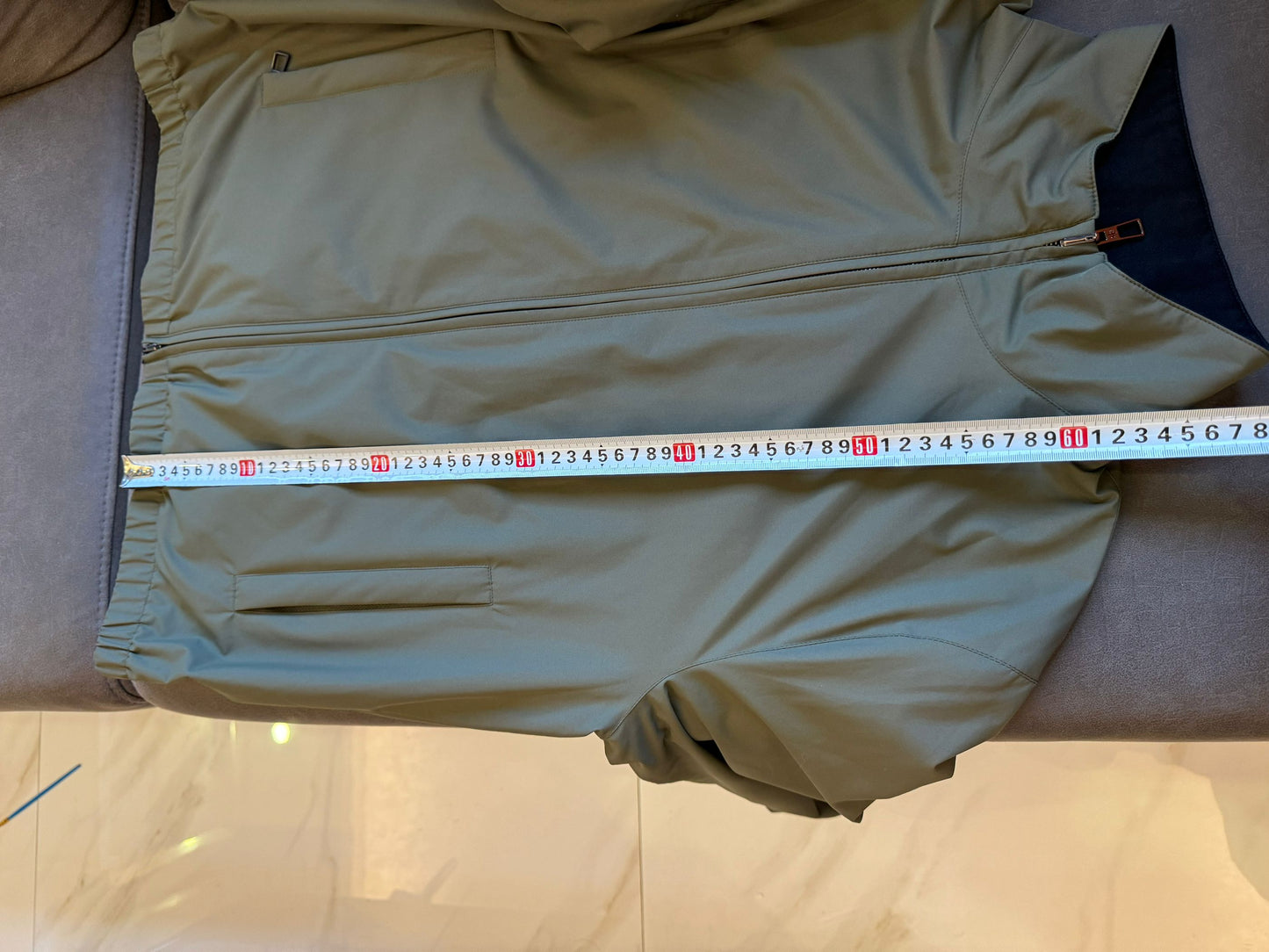 Chaqueta ligera con cremallera verde oliva para hombre de Loro Piana
