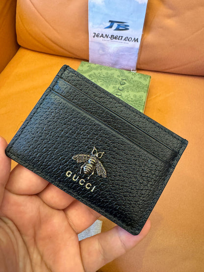 Tarjetero Gucci de piel negra con logotipo de abeja dorado