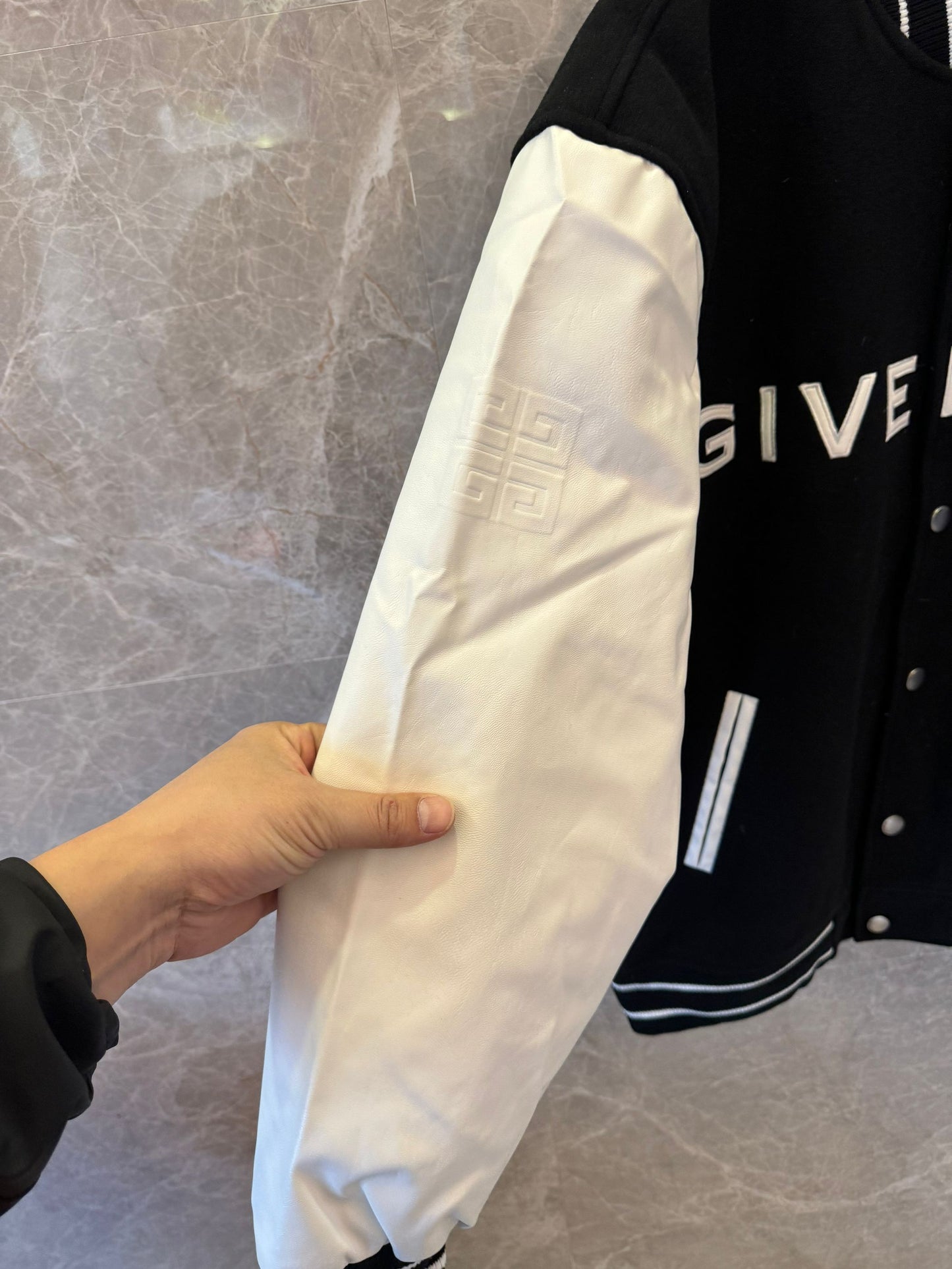 Chaqueta universitaria de Givenchy - blanco y negro