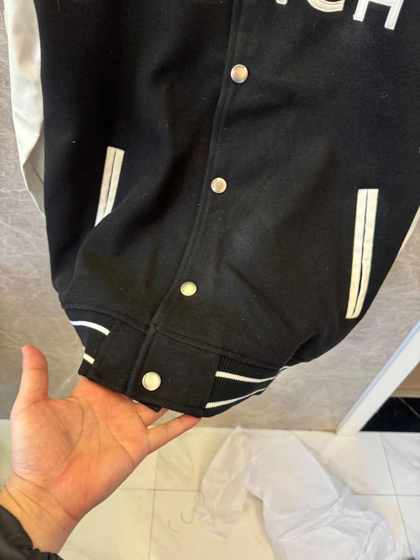Chaqueta universitaria de Givenchy - blanco y negro