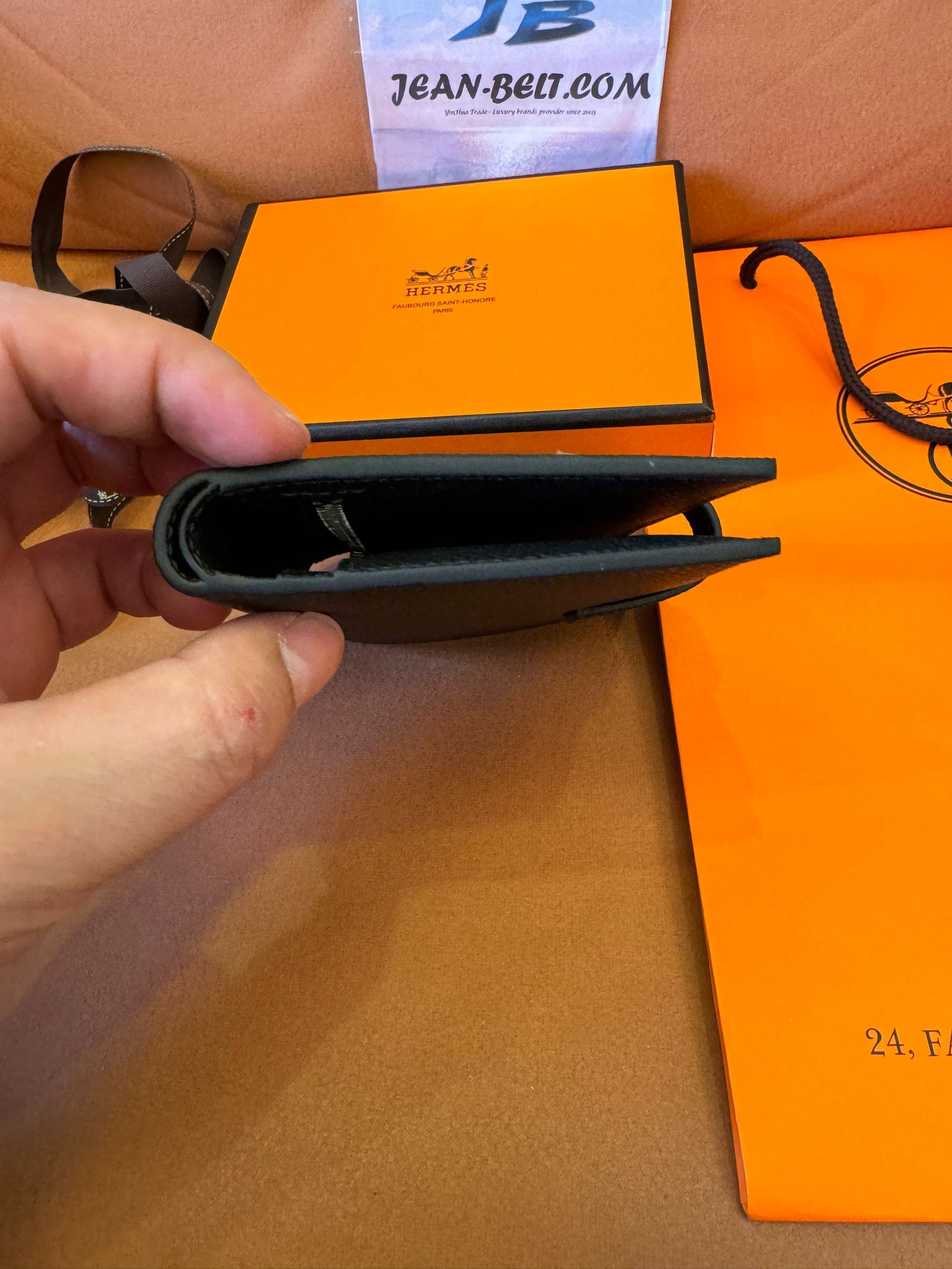 Carteira Hermès Bearn – couro togo preto com fecho prateado em forma de 'H'