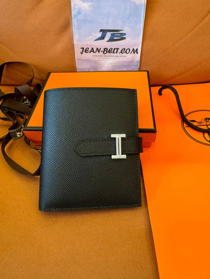 Carteira Hermès Bearn – couro togo preto com fecho prateado em forma de 'H'