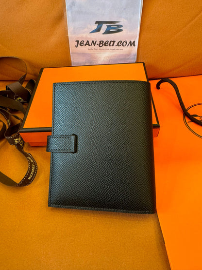Carteira Hermès Bearn – couro togo preto com fecho prateado em forma de 'H'