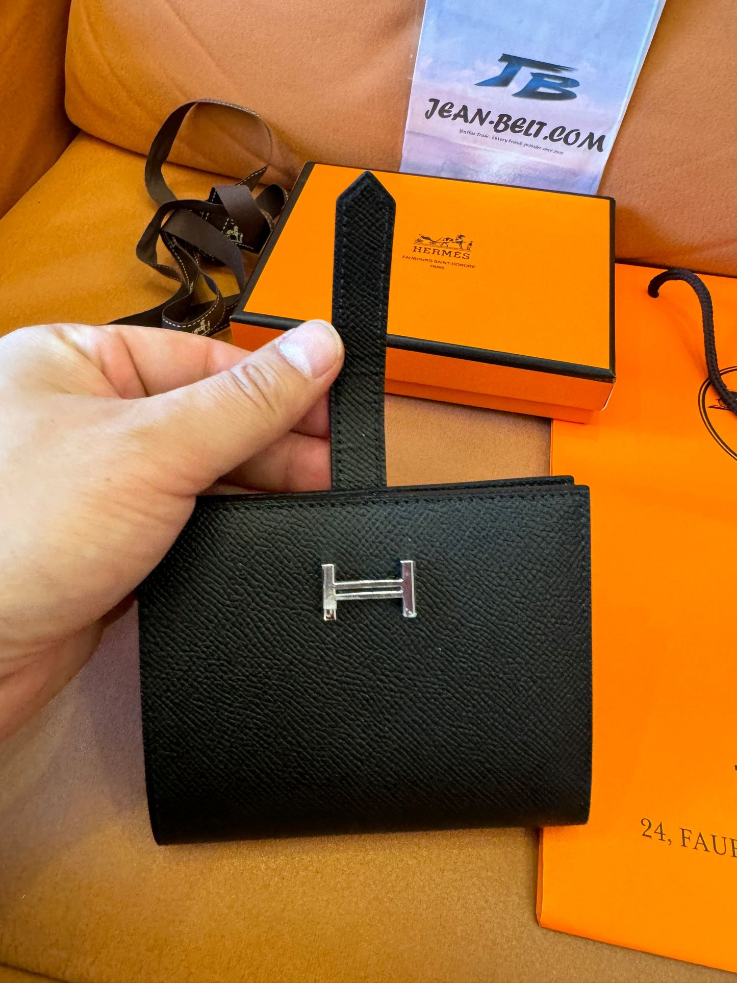 Carteira Hermès Bearn – couro togo preto com fecho prateado em forma de 'H'