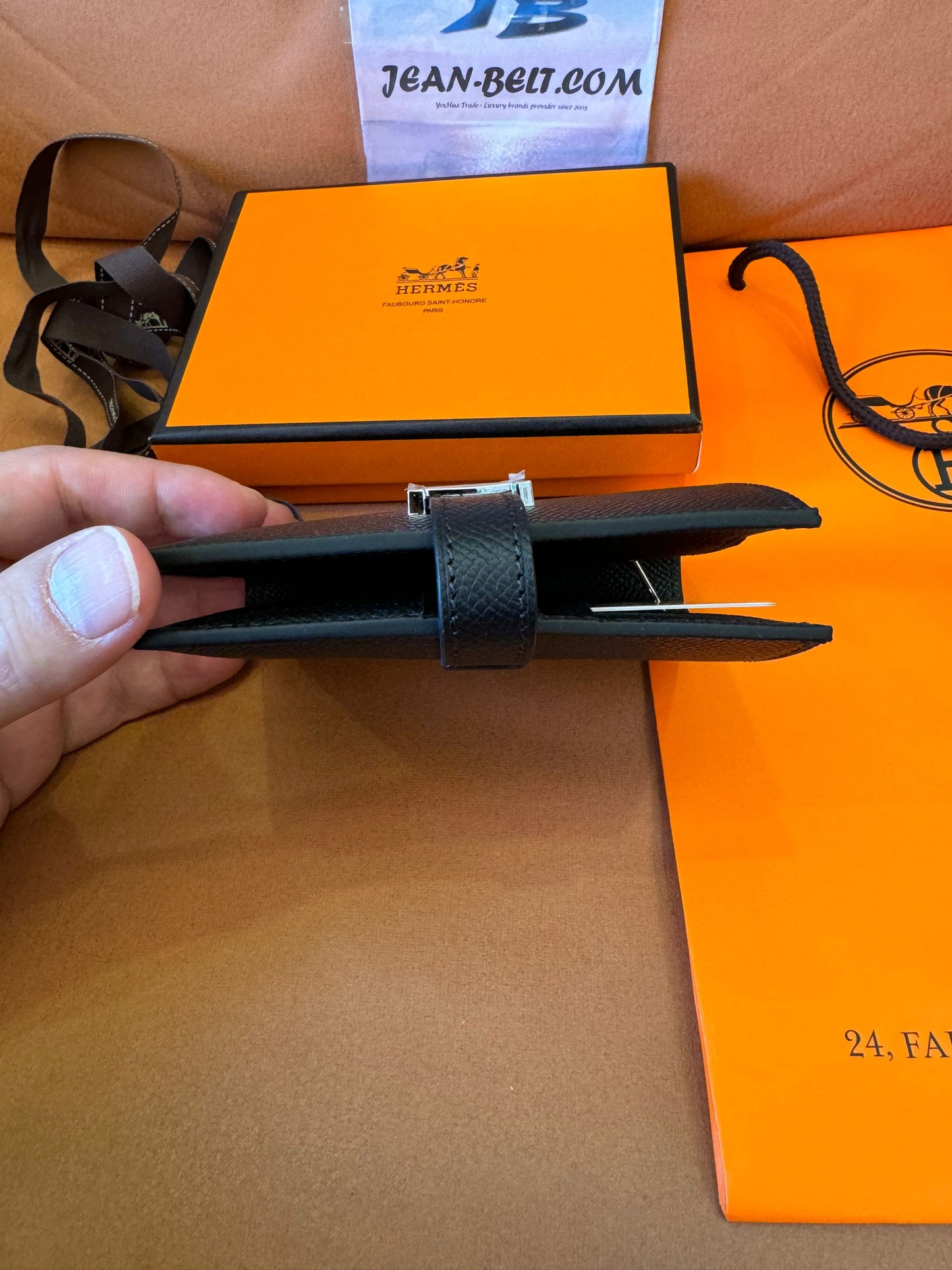 Carteira Hermès Bearn – couro togo preto com fecho prateado em forma de 'H'
