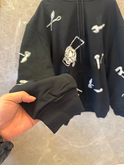Moletom grande preto Louis Vuitton com bordado de ferramentas artísticas