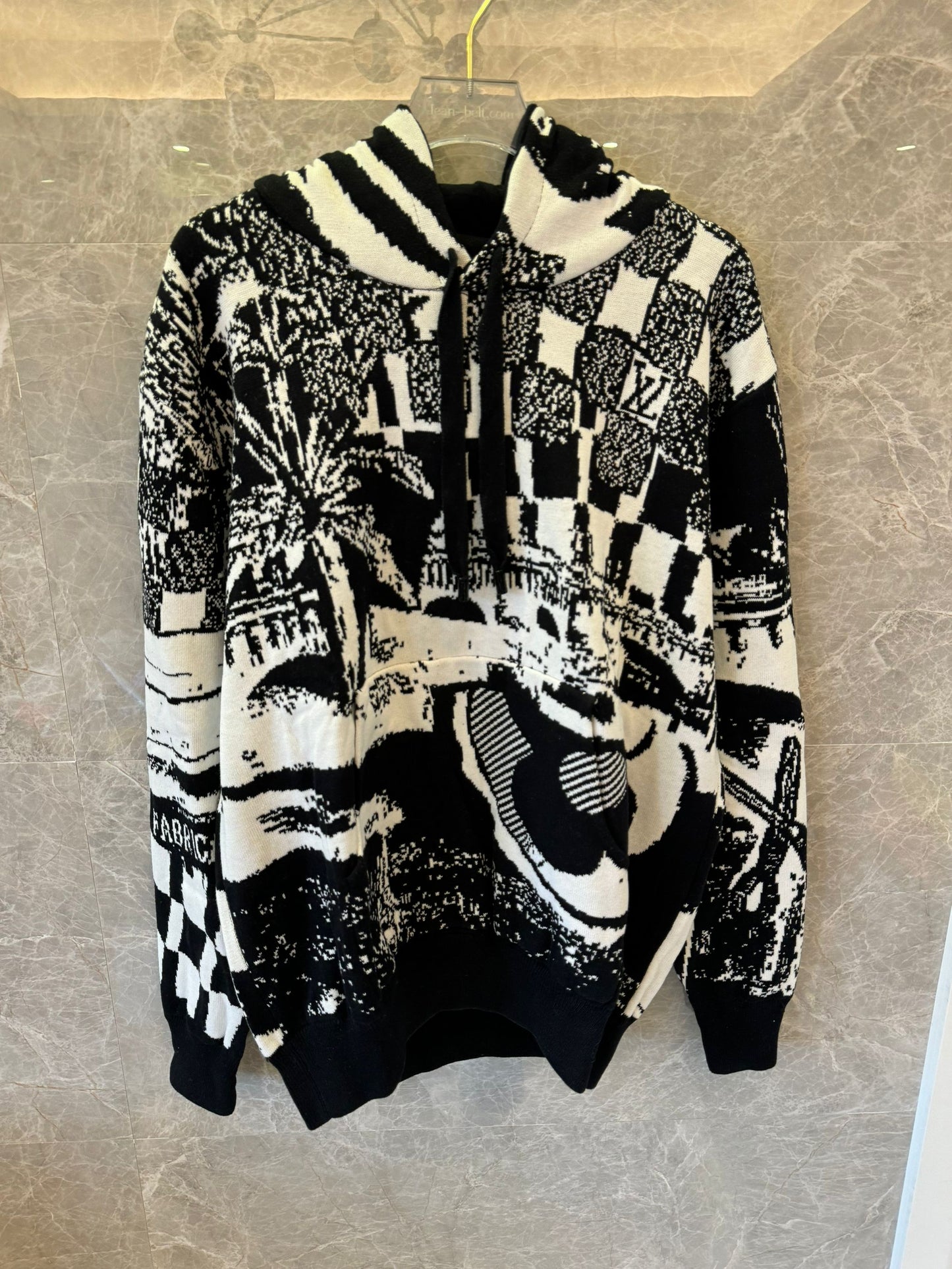 Sudadera con capucha gráfica en blanco y negro de Louis Vuitton