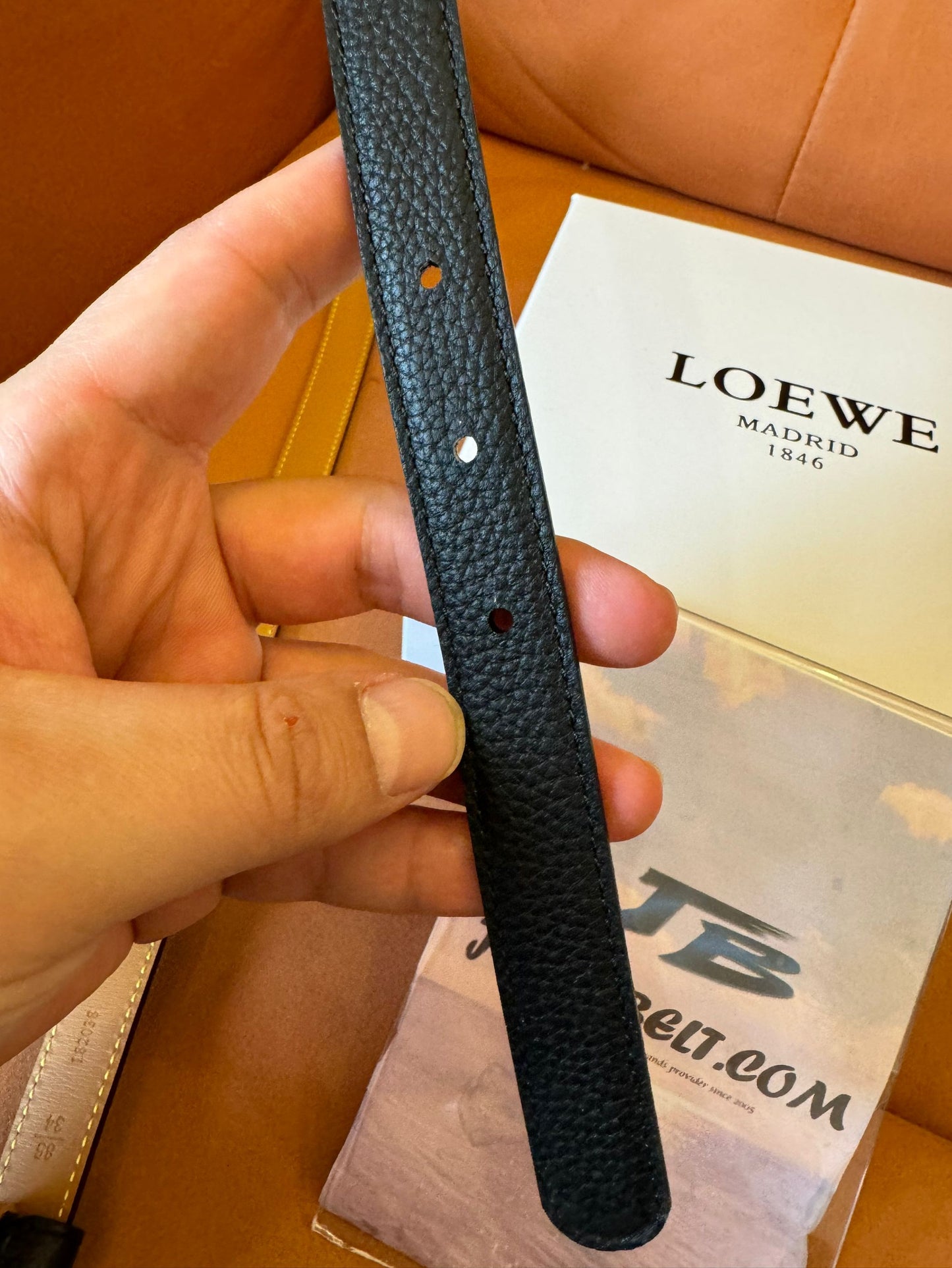 Cinto fino de couro Anagram da Loewe