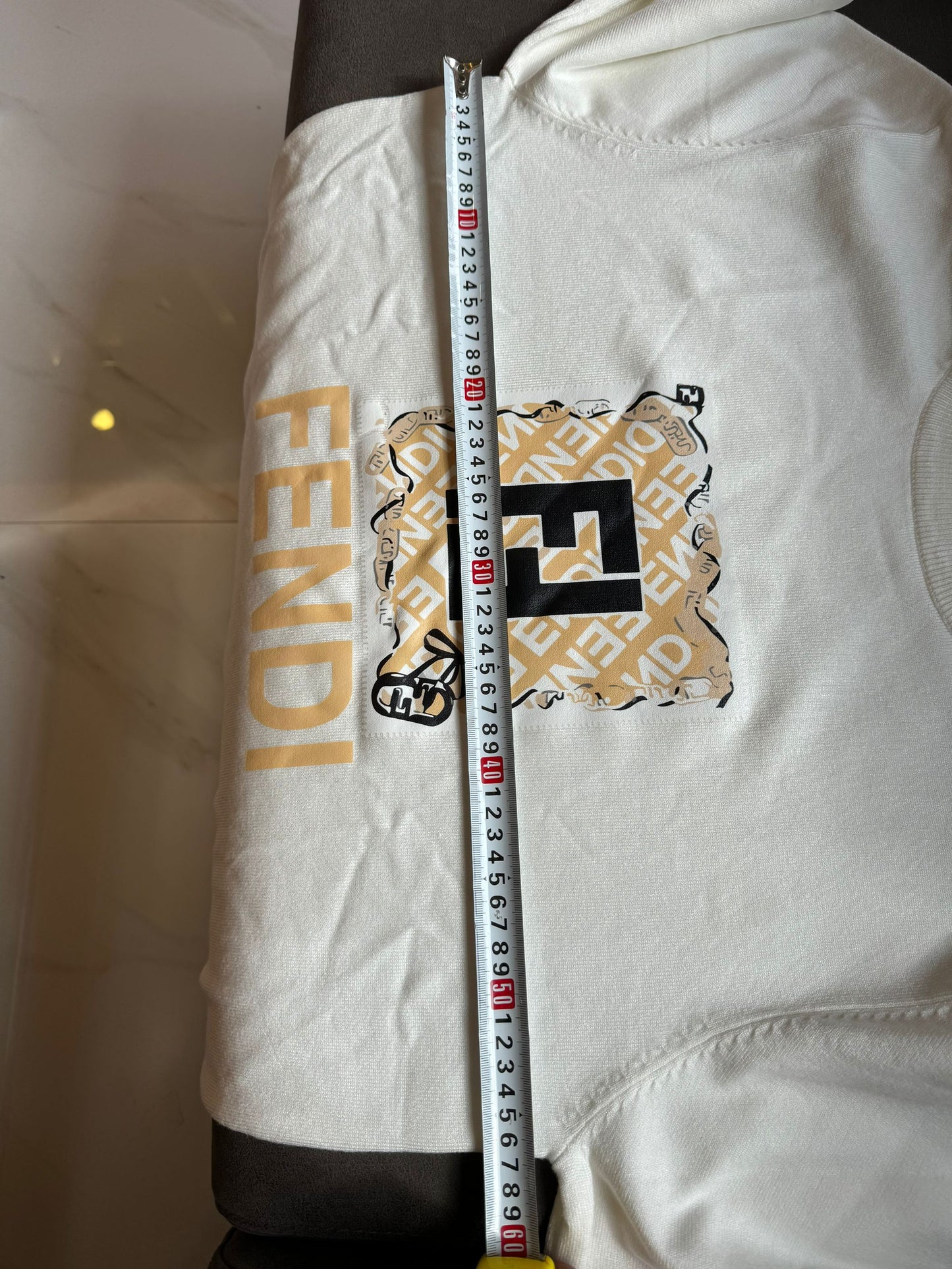 Sudadera blanca con estampado del logotipo de Fendi