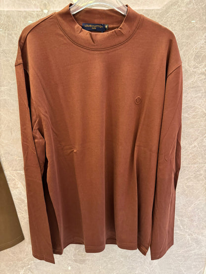 Camisetas minimalistas de manga larga de Louis Vuitton en marrón y caqui
