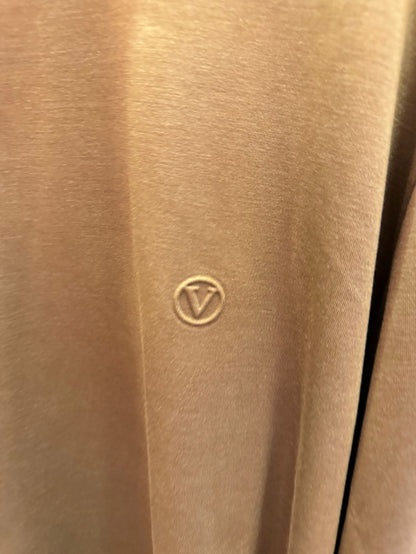 Camisetas minimalistas de manga larga de Louis Vuitton en marrón y caqui
