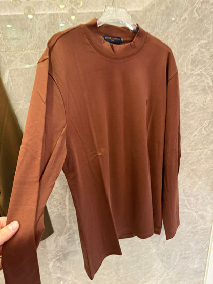 Camisetas minimalistas de manga larga de Louis Vuitton en marrón y caqui