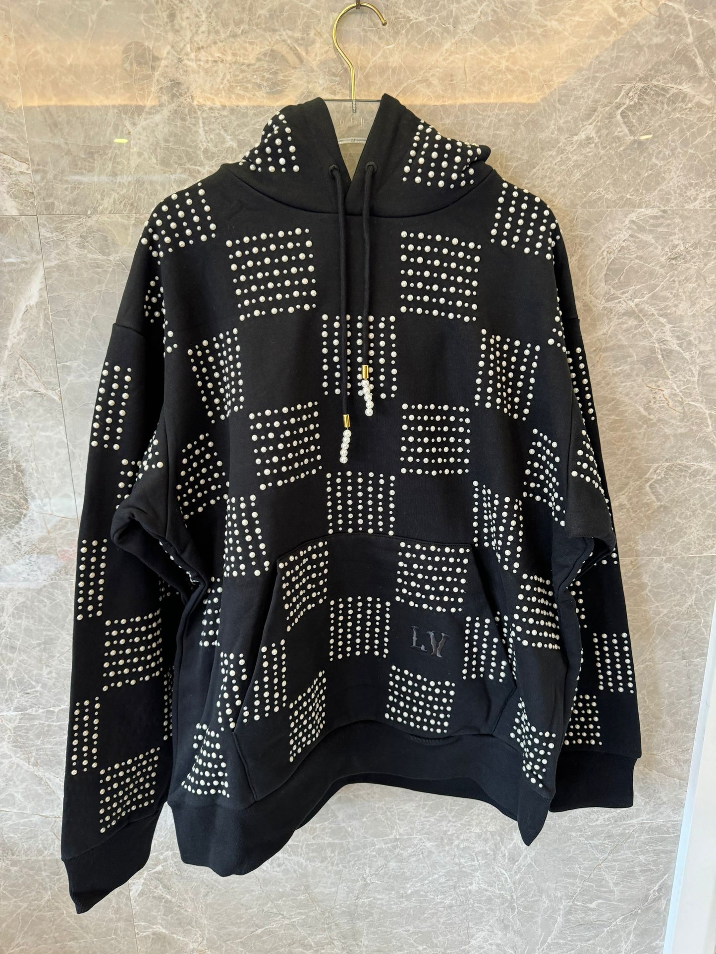 Sudadera con capucha a cuadros negra de Louis Vuitton con detalle de tachuelas