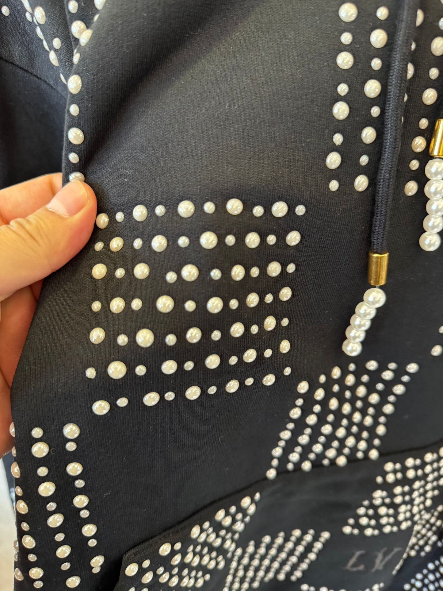 Sudadera con capucha a cuadros negra de Louis Vuitton con detalle de tachuelas