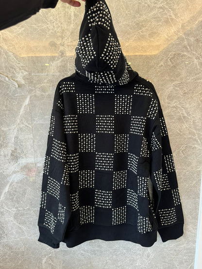 Sudadera con capucha a cuadros negra de Louis Vuitton con detalle de tachuelas