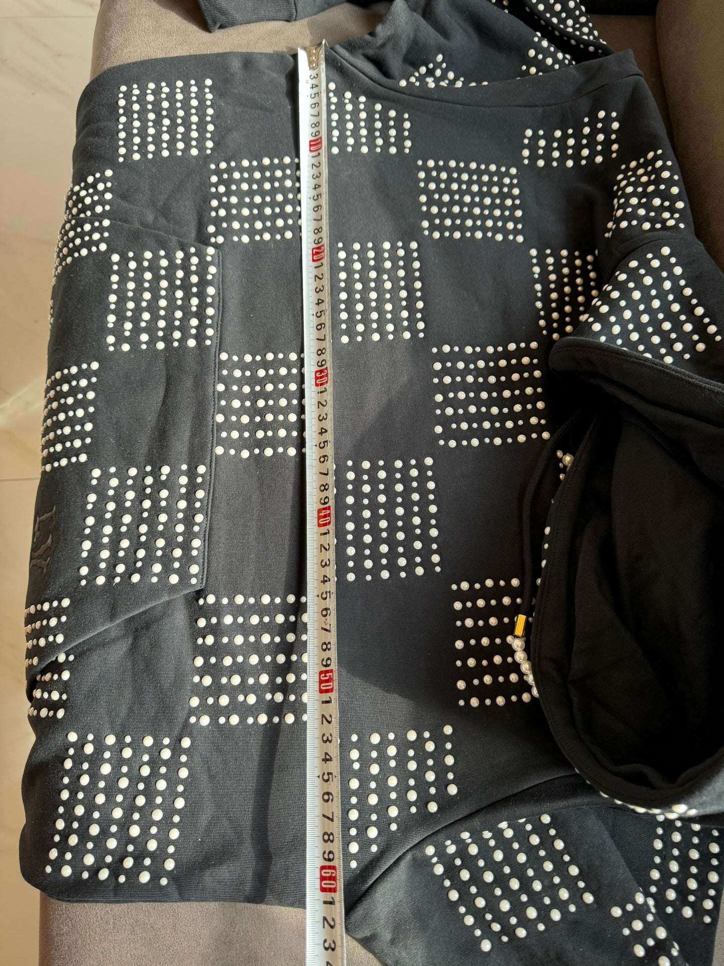 Sudadera con capucha a cuadros negra de Louis Vuitton con detalle de tachuelas