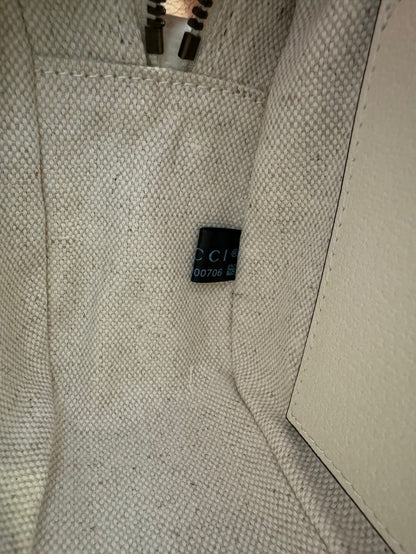 Sac photo Gucci gg supreme monogram en cuir de veau texturé petit ophidia beige ébène