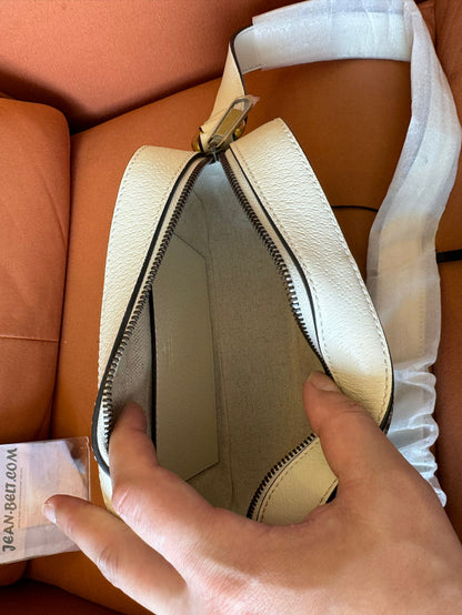 Sac photo Gucci gg supreme monogram en cuir de veau texturé petit ophidia beige ébène
