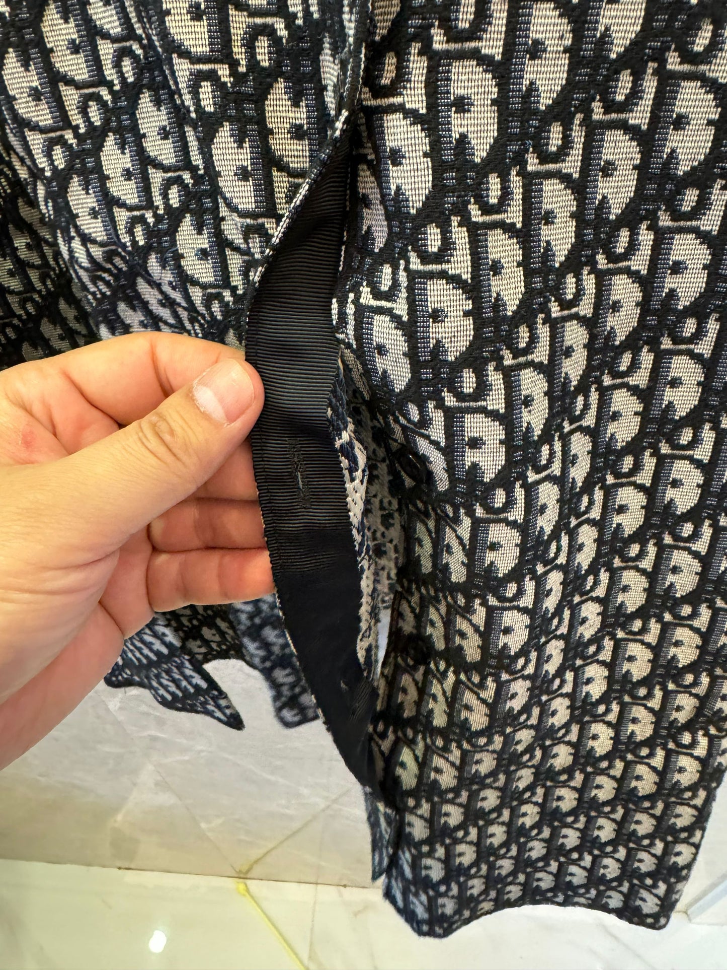 Camisa monograma Dior em preto e branco clássico