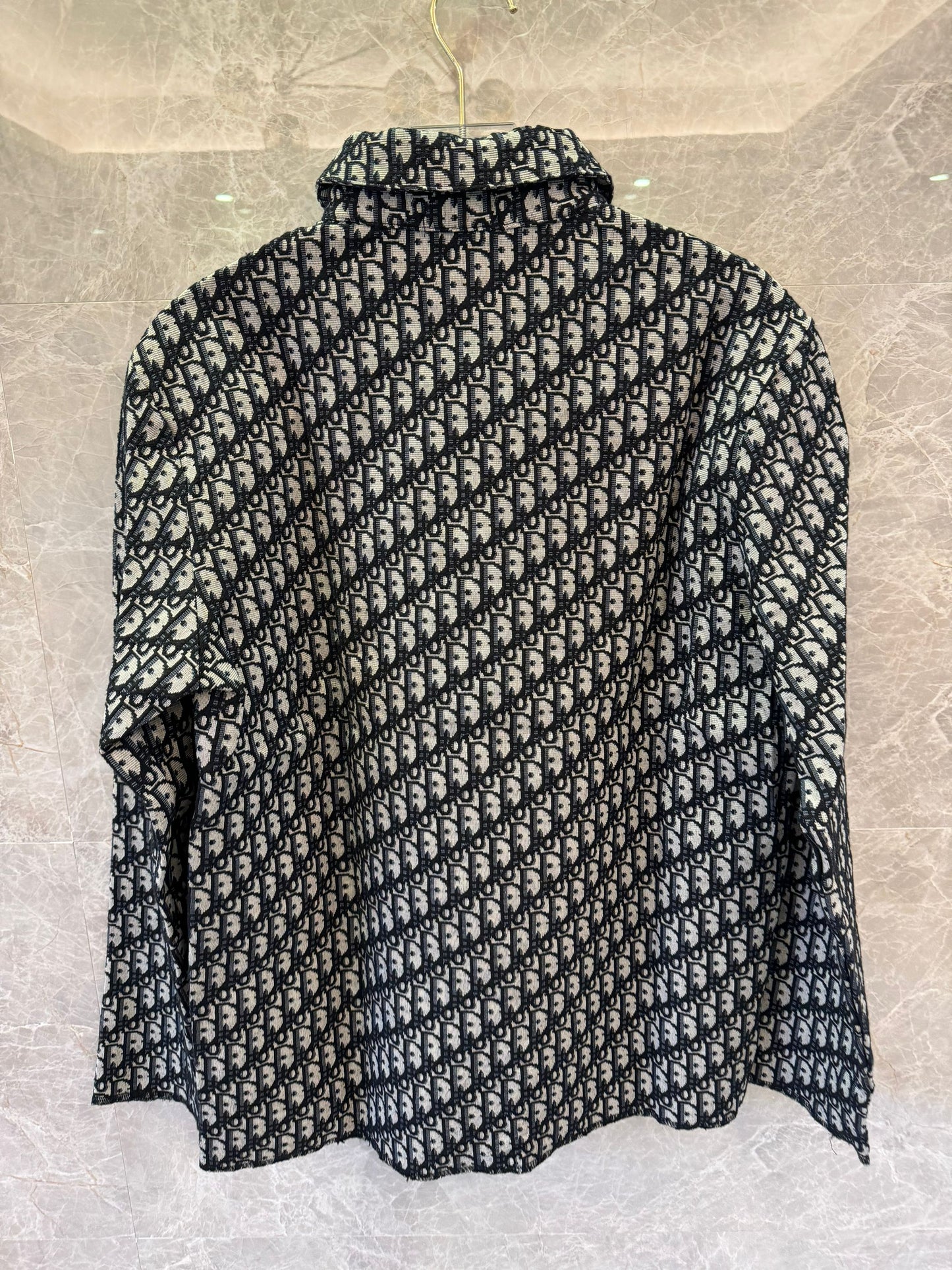 Camisa monograma Dior em preto e branco clássico