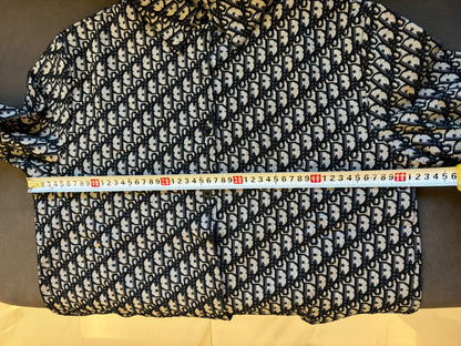 Camisa monograma Dior em preto e branco clássico