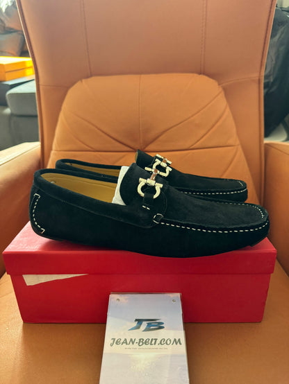 Mocasines negros de ante para hombre de Salvatore Ferragamo