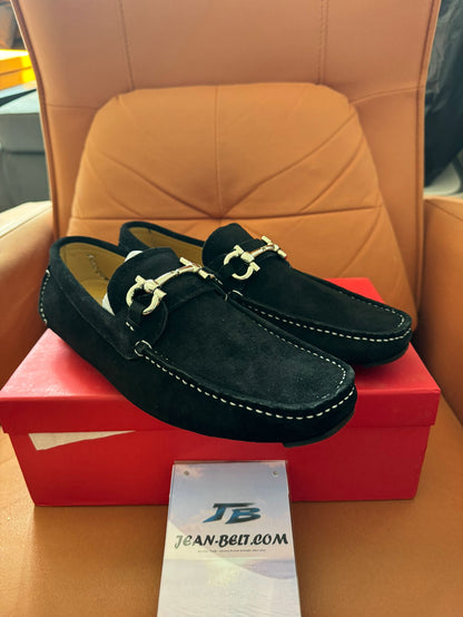 Mocasines negros de ante para hombre de Salvatore Ferragamo