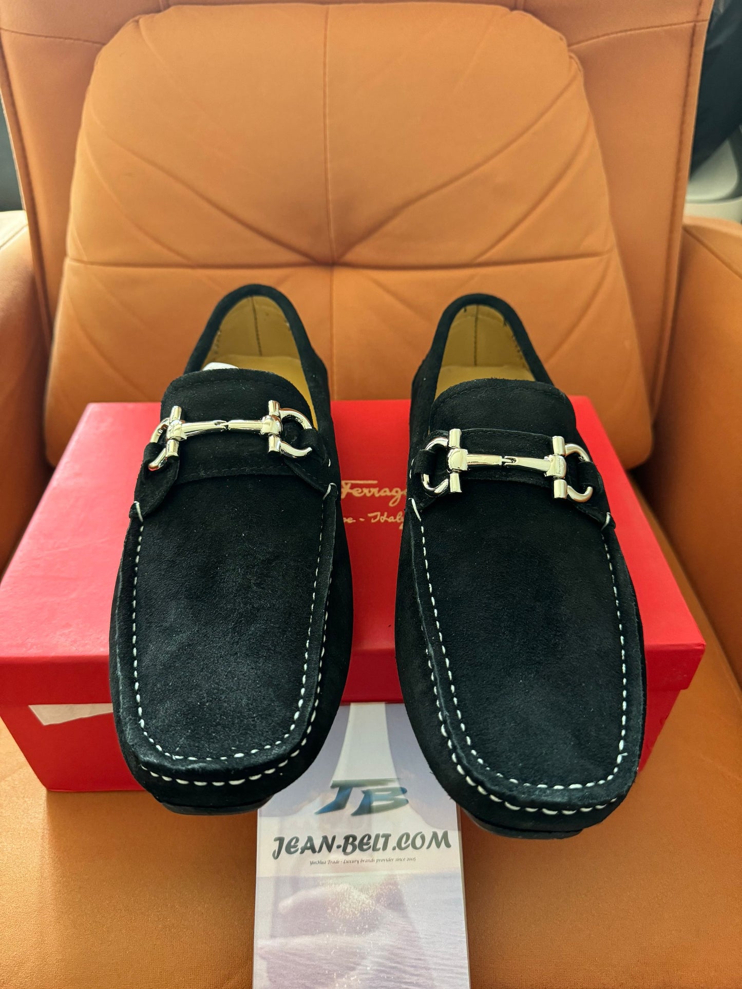Mocasines negros de ante para hombre de Salvatore Ferragamo