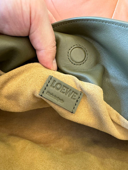 Bolso de mano de piel con nudo flamenco de Loewe