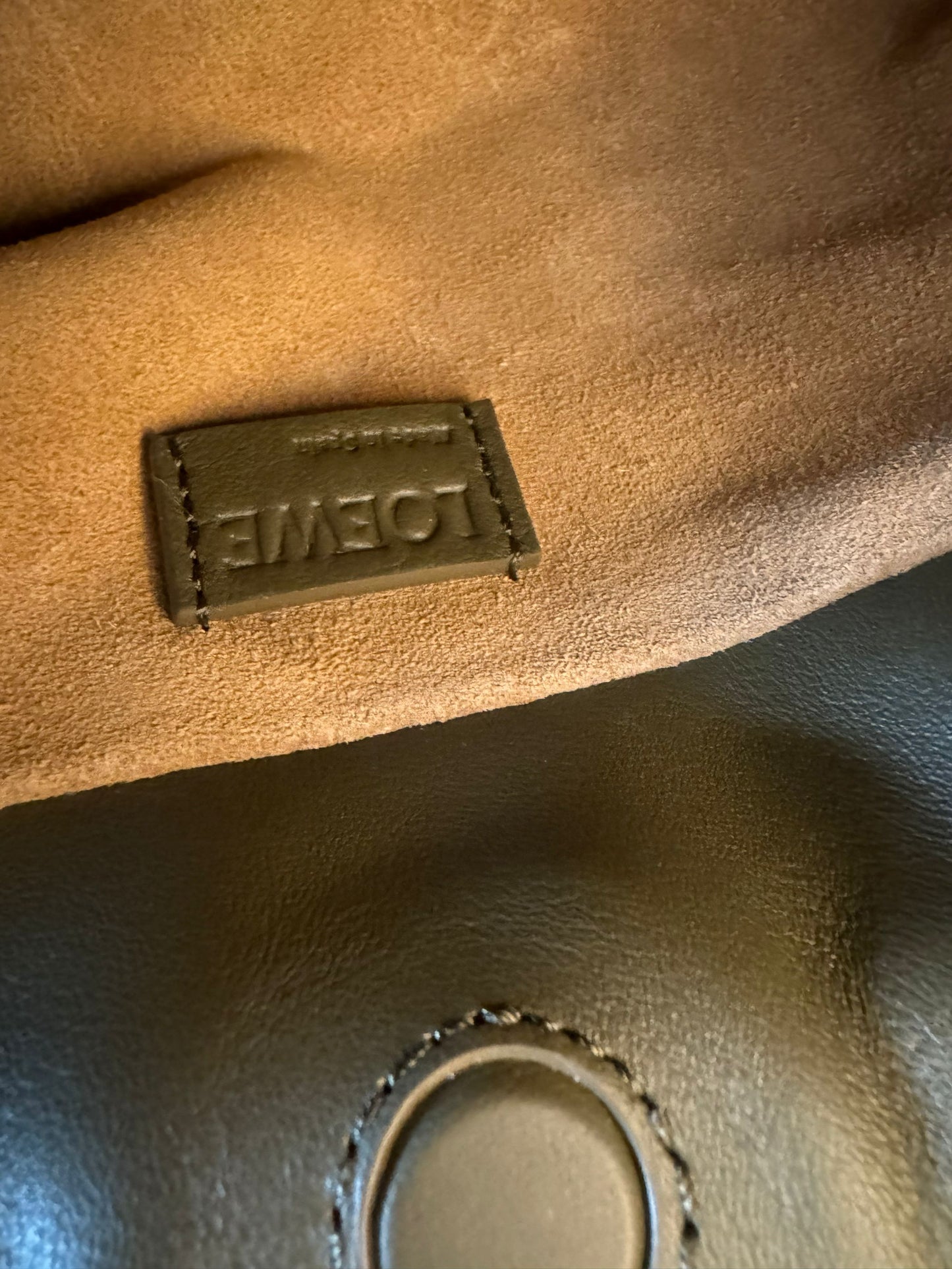 Bolso de mano de piel con nudo flamenco de Loewe