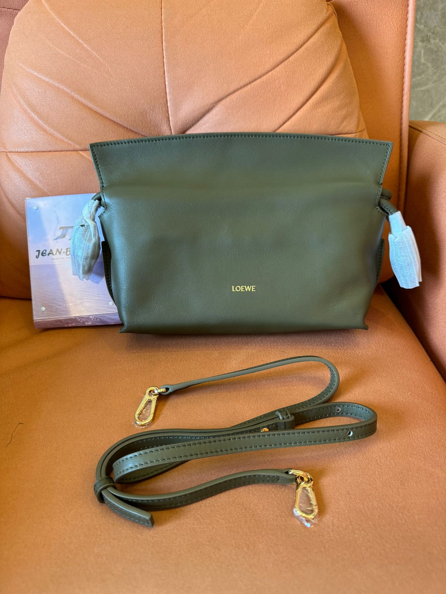 Bolso de mano de piel con nudo flamenco de Loewe