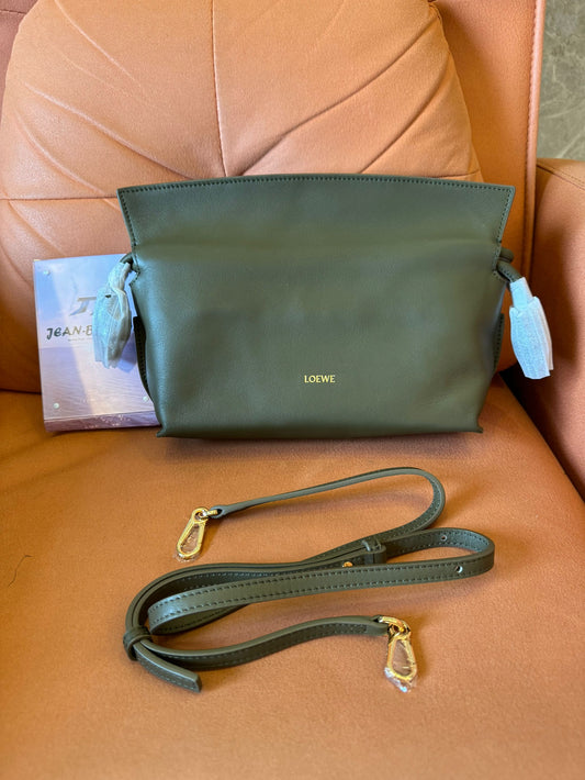 Bolso de mano de piel con nudo flamenco de Loewe