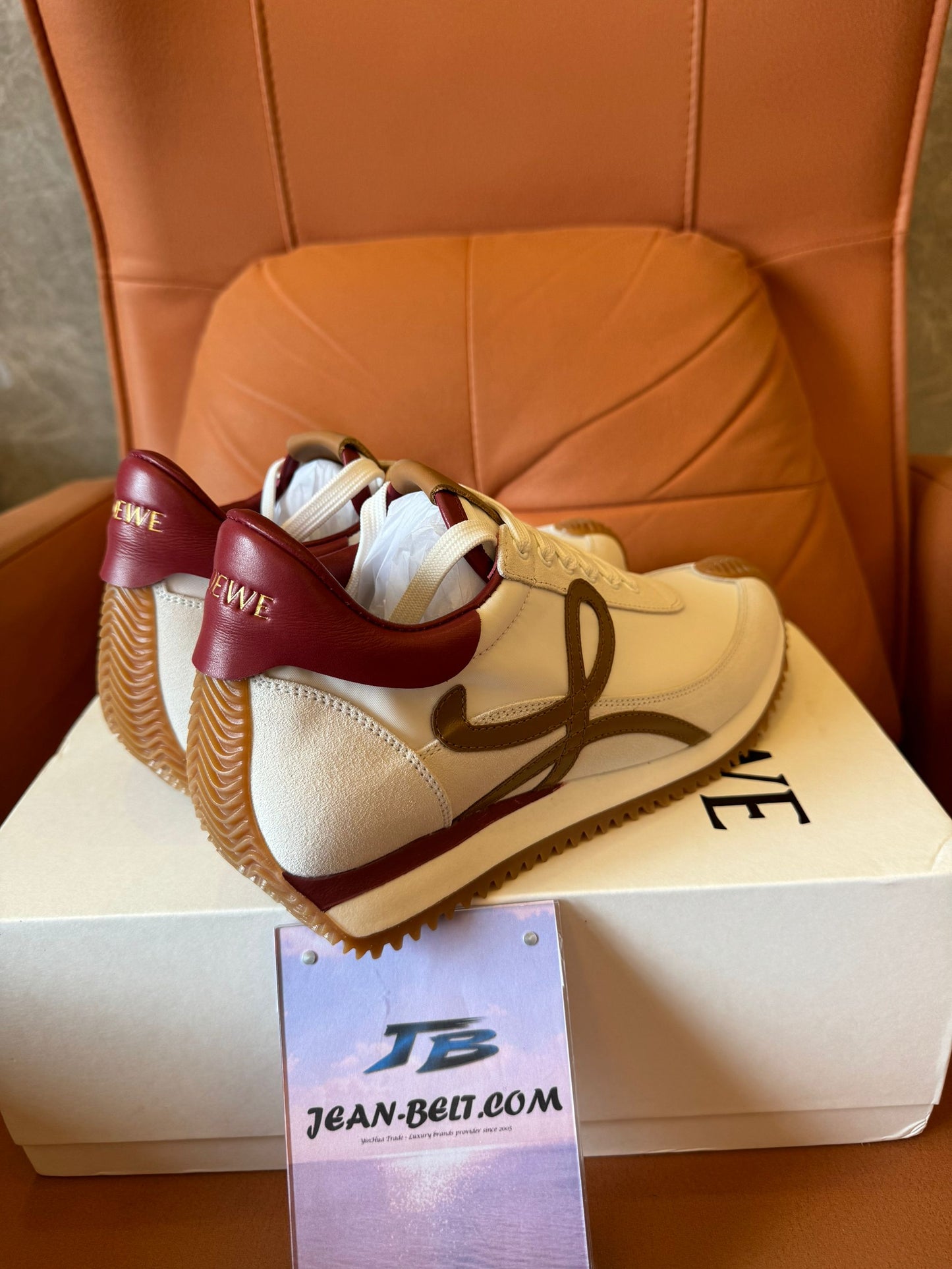 Zapatillas deportivas Loewe de piel y ante con detalle de anagrama característico