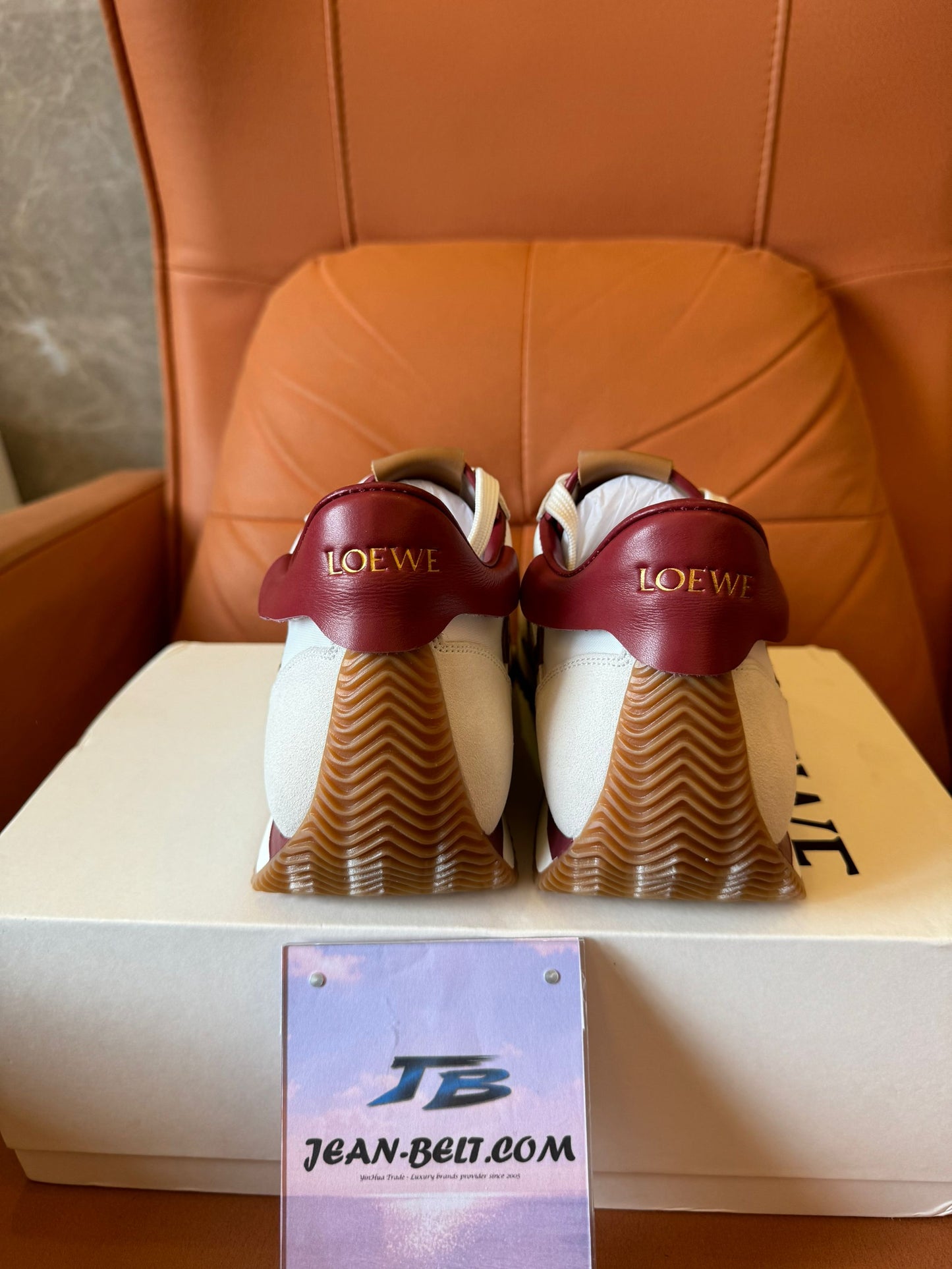 Zapatillas deportivas Loewe de piel y ante con detalle de anagrama característico